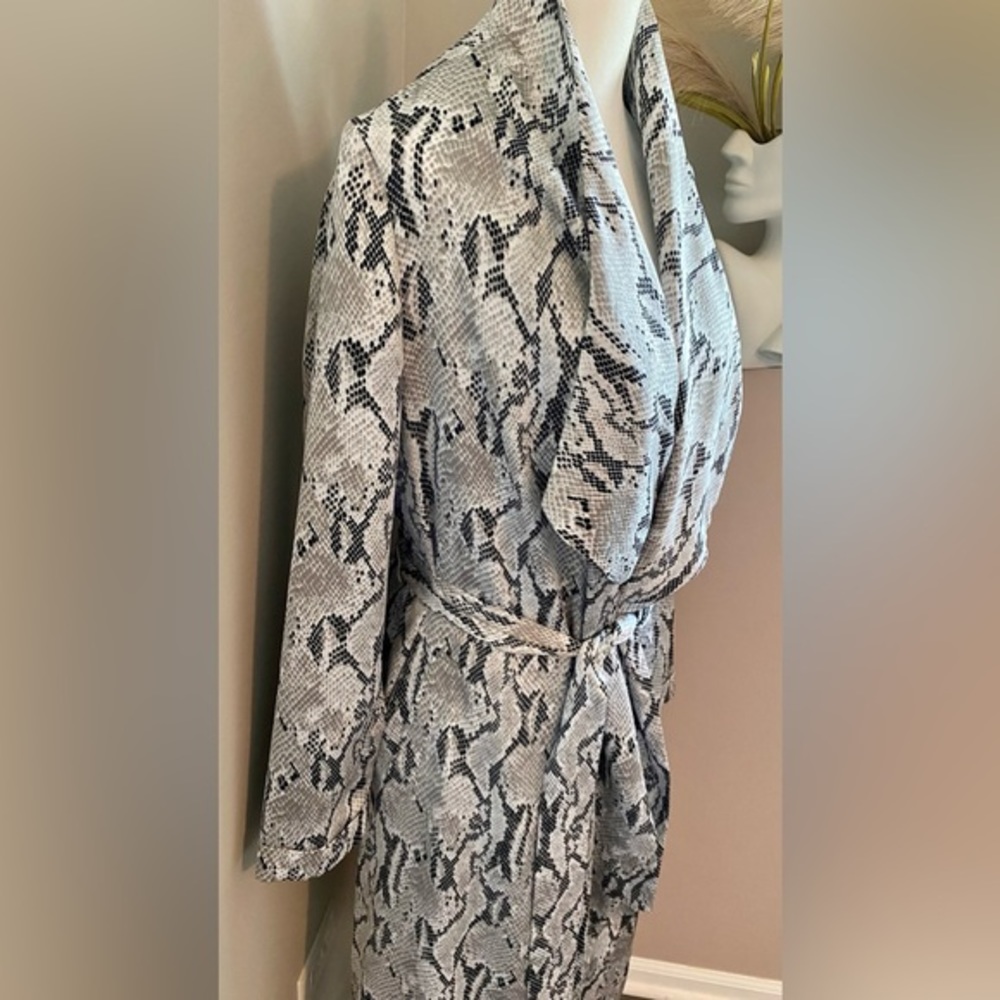 Express Small Snake Print Black Gray White Duster Spring Fall Formal Office - Picture 2 of 4